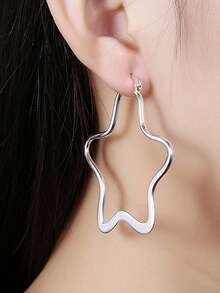 1 Pair Minimalist Pentagram Earrings, Simple Yet Chic Jewelry - Style 1 - View 3