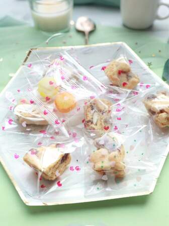 50pcs Plastic Gift Bags, Self-Sealing, Heart-Shaped Transparent Design, Suitable For Cookies, Candies And Baked Goods Packaging, Great For New Year Party And Valentine's Day Decoration.