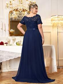 Đầm maxi cỡ lớn cổ chữ V ren hoa phối bèo nhún bằng chiffon, thanh lịch cho các dịp trang trọng như dạ hội, vũ hội, tiệc cưới, tiệc mùa xuân. - Màu xanh hải quân - Xem 3