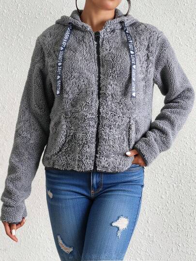 Sudadera hoodie capucha encapuchada dama mujer zipper jaretas decoradas letras corazón corazones abrigada abrigadora peluche borrega borreguita macuco sherpa cierre bolsas canguro caliente calientita cómoda otoño invierno casa diario pijamada posadas