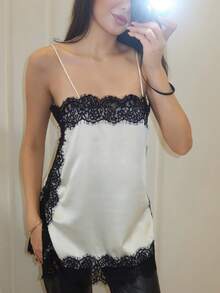 Women Y2k Floral Lace Trim Satin Camisole Top Spaghetti Strap Square Neck Side Split Silk Cami Tank Tops Summer Sleeveless Loose Fit Vest Shirts Cute Elegant Party Club Going Out Tops Sexy Coquette Clothes Streetwear Lounge Sleepwear Layering Top - Đen và trắng - Xem 6