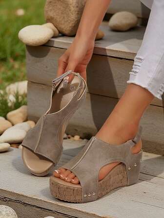 Sandalias de cuña con plataforma de moda para mujer, sandalias de cuña retro con remaches, zapatos con correa de tobillo y de tacón alto, zapatos casuales de playa con punta abierta y hueco, adecuados para ocio y vacaciones