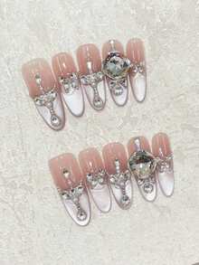 奢华全钻美甲，尽在指尖！10片手工美甲贴片，椭圆形长尖甲型，搭配闪亮薰衣草色湿润猫眼法式美甲贴片，饰以手工粘贴的大号K9水钻，打造高端奢华造型。完美适用于约会、朋友聚会，或作为节日礼物赠送亲友。可重复使用的手工按压式美甲套装，包含果冻胶和迷你指甲锉。美甲用品 手工按压式美甲贴片 - 淡紫色 - 查看 17