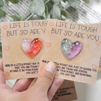 1 st, hjärtformat fickomfamningskort med gradientmotiv, present till alla hjärtans dag-present 2026, till flickvän eller pojkvän, födelsedagsöverraskning, färgglad och bländande hjärtformad serie hartsdekoration, bästa vän födelsedagspresent, kreativt och romantiskt försäkranskort, bärbar och portabel token, briljant och drömsk gradient liten studentpresent, varmt omfamningshälsningskort, examenssäsongspresent