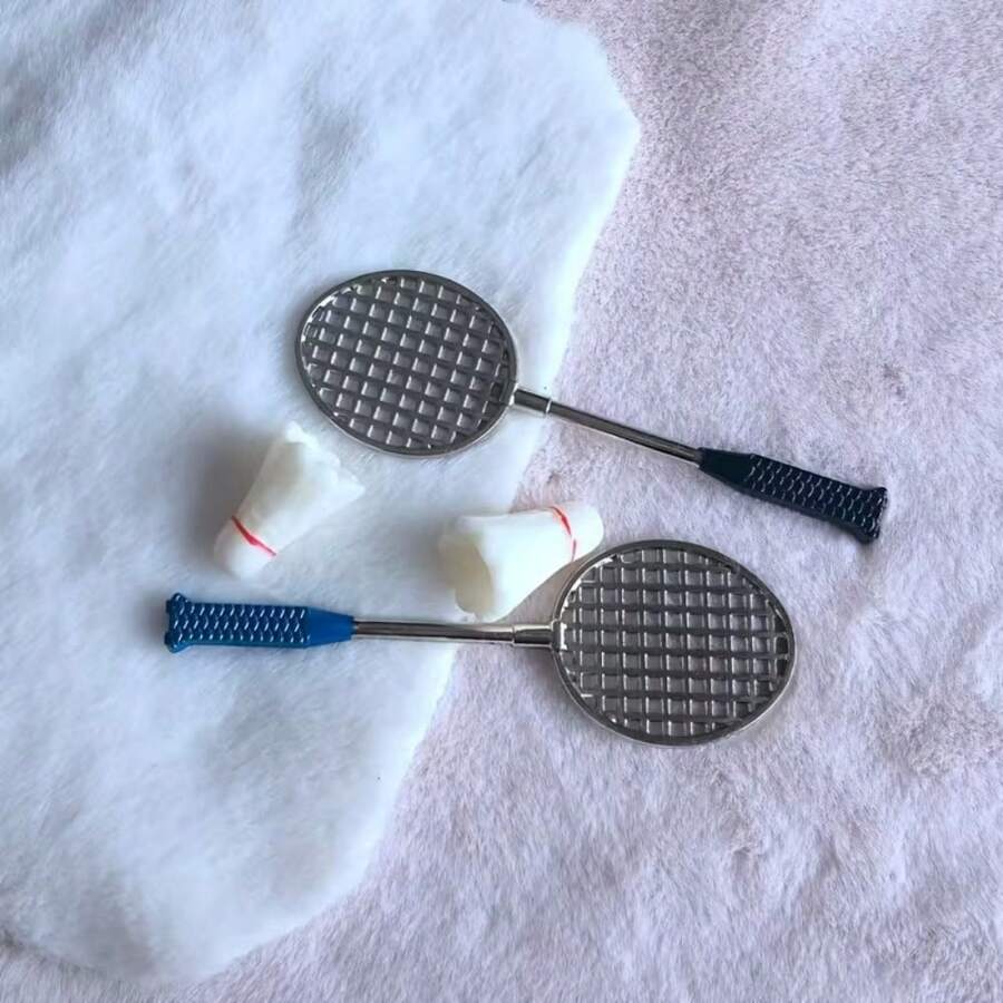 Mini Badminton Set, Includes 2 Rackets And 2 Shuttlecocks - Mini Sports Equipment, White Rackets With Black/Red Shuttlecocks, Compatible With Dollhouse, Model Sports Or Real Play - Ideal Gift For Badminton Enthusiasts And Collectors