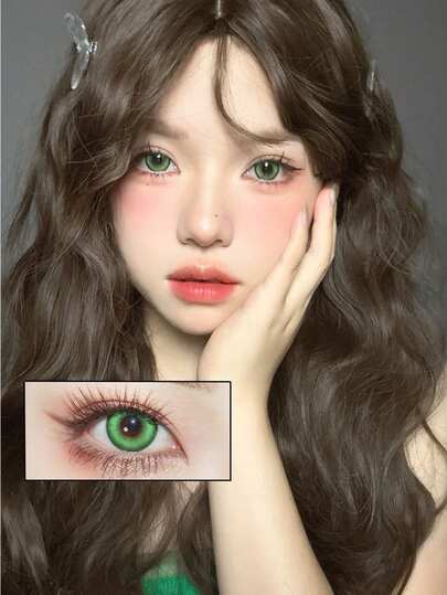Daily Disposable 3D Green Contact Lenses For Alluring Eye Makeup. Holiday-Themed Products, Suitable For Everyday Wear, And The Perfect Choice For Holiday Parties, Costume Parties, Halloween Gifts, Christmas Gifts Props To Enhance The Halloween Atmosphere, Birthday And Holiday Presents.