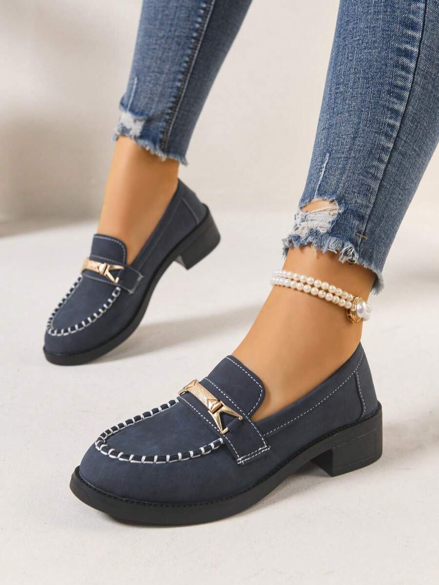 Nowe, modne, czerwone, lakierowane, okrągłe, wsuwane mokasyny z metalowym łańcuszkiem, wygodne, codzienne, klasyczne, na co dzień, do pracy, na wakacje, na płaskim obcasie, damskie - Niebieski - Zobacz 1