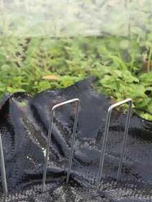 U型金属地钉，用于固定人造草坪、围栏、灌溉管道和景观布