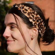 1/2/5 chiếc Băng đô co giãn mềm mại chống trượt dành cho nữ - Kiểu đan chéo thanh lịch dùng cho yoga, thể thao, hàng ngày, màu đen/trắng/xám/be/hồng đồi mồi - Phụ kiện tóc đa năng nhẹ nhàng (không gây nếp gấp, thiết kế thân thiện với tóc) Băng đô thời trang - Nhiều màu - Xem 6