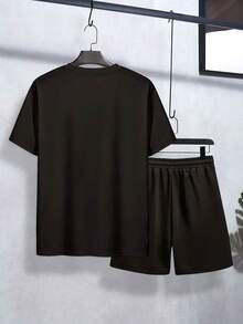 Bộ 2 món dành cho bé trai tuổi teen, gồm áo thun ngắn tay và quần short in hình chữ cái và dấu chân, thích hợp cho mùa xuân và mùa hè. - màu đen - Xem 2