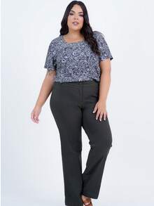 Women's Plus Size Blouse In Printed Viscose Fabric, U-Neck And Short Sleeves. Features Embroidered Facing Detail, Pleats At The Bust And Back, Round Neck Followed By A Button Closure Finished With A Cutout.

An Ideal Piece To Complete Your Winter Looks.

Our Size L Has A Length Of 69 Cm. - 綠色 - 查看 7