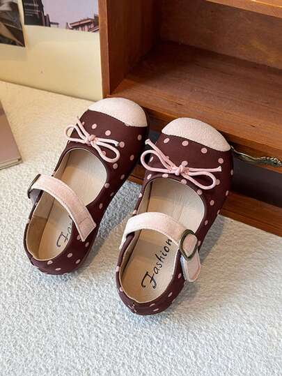 2025 Fashionable Khaki Girls Shoes, Woven Bow Decor, Khaki Leather, White Circle Non-Slip Flat Retro Princess Style Shoes, Suitable For 3-12 Years Old Girls To Wear As Princess Shoes For Party, Vacation Or Summer Outing!