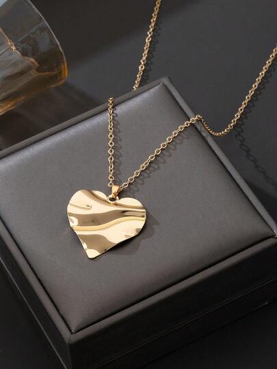 1件简约优雅金色纹理心形吊坠项链，情人节礼物（无包装盒）