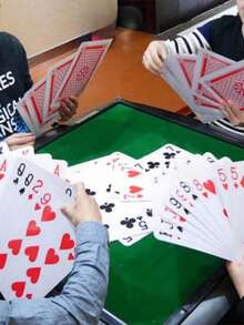 54张巨型扑克牌,可装在透明背包里,适合万圣节、上学等场合。透明背包收纳盒,超大扑克牌游戏,比普通扑克牌大4倍,适合派对、互动、节日等场合,也是创意礼物装饰的理想之选,可用于情人节、婚礼、生日、圣诞节、万圣节装饰、返校季等。 - 紅色 - 查看 3