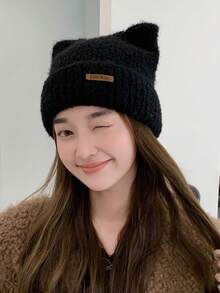 1顶女士帽子，皮革标签字母小耳朵动物造型时尚复古针织帽，适合秋冬季户外、街头穿着，保暖舒适，适合大头围，休闲百搭，针织帽，适合日常和假日佩戴。