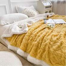 Manta de Doble Cara Blando al Tacto, Suave y Acolchonada - Aislante de Calor y Adecuada para Todas las Estaciones, Ideal para Momentos de Relax - Estilo Moderno y Minimalista con Colores Dopamina Vibrantes y Energizantes, que Iluminan Cualquier Espacio - Perfecta para el Sofa de la Sala, la Cama del Dormitorio, el Escritorio de la Oficina o Viajes - Altamente Versátil, para Crear Ambientes Acogedores y Regalo Inolvidable - Amarillo - Ver 7