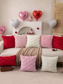 2件套情人节心形毛绒枕套，3D心形蓬松枕套，现代简约风格，适合客厅、卧室、户外使用，四季皆宜，是生日、毕业等场合的理想礼物。