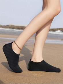 男士沙滩鞋、潜水鞋、浮潜鞋、游泳鞋、赤足软底沙滩袜、套穿式、易穿