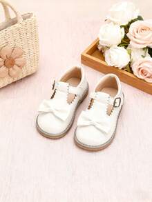 A Pair Of White Shoes With T-Strap,Metal Buckle,Bow - Leather Shoes,Oxford Shoes,Loafer Shoes,Flat Shoes Kids Shoes,Shoes,Girls Shoes,Girl Shoes,Zapatos De Niña,Toddler Girl Shoes,Kid Shoes,Zapatos Para Niñas,Shoes For Girls,Zapatos De Niño,Zapatos,Zapatos Para Niña,Kids,Shoes Kids,Zapatos De Niñas,Zapatos Para Niños,Little Girl Shoes,Zapatos Niña,Zapatos De Niños,Girls Dress Shoes,Girls,Flats,Zapatos Niñas,Toddler Girl,Shoes Girls,Loafers For Toddler & Little Girls & Little Boys | Ideal For School Day,Field Trip,After-School Playdate,Birthday Party,Family Brunch,Picnic,Church Service,Holiday Gathering,Art Class,Library Visit,Park Stroll,Weddings,Outings,Special Occasions,Christmas,New Year Celebrations - 5305 Trắng - Xem 2