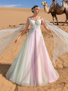 Faeriesty 这款奢华的无袖及地长裙饰有串珠亮片、多层雪纺面料和垂坠式肩部设计，是婚礼、文化庆典、正式晚宴和红毯活动的理想之选。 - 淺粉色 - 查看 9