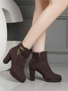 1 Pair Women's Fashion Side Zipper Thick Heel Waterproof Short Boots, Suitable For Vacation, Party, Wedding, Home, Outdoor, Autumn/Winter, Decorated With Exquisite Metal Strap, Rubber Sole, Anti-Slip