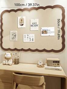 1块超大尺寸波浪纹边框毛毡板，自粘毛毡墙板（含约35枚彩色图钉），适用于办公室、家庭、教室，可用作毛毡公告板，自粘式设计，不会损坏墙面，可用于张贴便条、照片、日程安排等，可重复使用，亦可用作布艺照片和留言展示板，家居装饰挂件，适合圣诞节、万圣节、情人节、新年等节日庆祝活动。