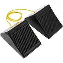 MaxxHaul 50011 - Calzas de goma resistentes con tornillo de ojo, diseño antideslizante para remolques, caravanas y camiones (6.5 x 3.7 x 4 pulgadas), paquete de 2(MaxxHaul 50012- 8" x 5" x 4") - Multicolor - Ver 2