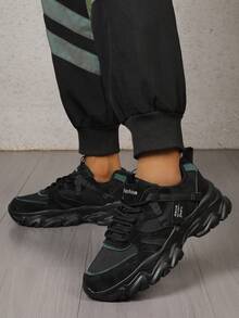 2025 New Breathable Lightweight Hiking Shoes, Non-Slip, Letter Print, Fashionable Men's Casual Sports Shoes