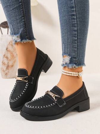 Nuevos mocasines de talla grande de unicolor con cadena de metal, zapatos cómodos y casuales de moda, versátiles, adecuados para uso diario, ir al trabajo, vacaciones, mocasines de plataforma negra para mujeres