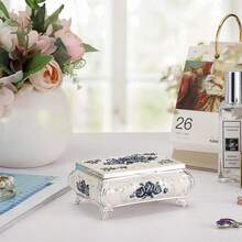 Hipiwe Vintage Metal Jewelry Box Small Treasure Chest Case Trinket Organizer Earrings Necklace Bracelet Storage Box Ring Box Holder Keepsake Box For Women,Small,White - White - 查看 7