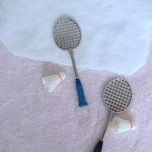 Mini Badminton Set, Includes 2 Rackets And 2 Shuttlecocks - Mini Sports Equipment, White Rackets With Black/Red Shuttlecocks, Compatible With Dollhouse, Model Sports Or Real Play - Ideal Gift For Badminton Enthusiasts And Collectors