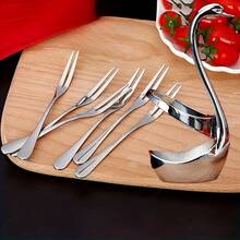 This Elegant Swan-Shaped Cutlery Holder And Decorative Plate Is Crafted From Stainless Steel And Aluminum Alloy. Its Novel And Stylish Design Features A Heart-Shaped Swan Neck And A Spherical Base. This Sturdy And Durable Multi-Functional Fork And Spoon Holder Is Suitable For Weddings, Parties, And Everyday Meals. This Durable Metal Tabletop Decoration Has A Stain-Resistant And Easy-To-Clean Surface And Can Also Be Used As A Decorative Plate. 1 Piece. - 銀色 - 查看 3