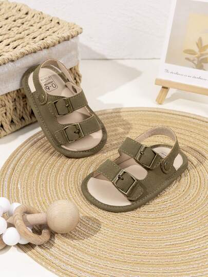 Enkla, trendiga platta sandaler för småbarn, halkfria promenadskor för utomhusbruk, sommar