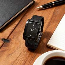 Guess 女士极简时尚腕表，黑色不锈钢表带，圆形表盘镶嵌水钻，适合日常商务、派对、晚宴约会等场合佩戴。 - 黑色 - 查看 3