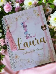 CADERNETA DE VACINA TEMA BORBOLETAS PERSONALIZADA COM NOME LAURA - Rosa Bebê - Visão 1