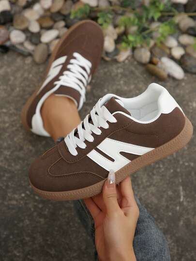 Zapatos de mujer con bloques de color retro, con plantilla cómoda, líneas minimalistas adecuados para el transporte diario y salidas casuales, combínalos con jeans rotos para un ambiente relajado