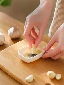 1pc/2pcs/4pcs/6pcs Manual Garlic Grinder. Home Ginger Garlic Masher, Kitchen Baby Food Fruit Crusher Masher - White - View 5