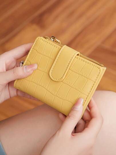 FOREVER MIYIN Fashionable Minimalist PU Leather Crocodile Embossed Compact Wallet, Bi-Fold Button Design With Card Slots, Cash Compartment And ID Window, Showcasing Professional Business Style For Women, Suitable For Office, Vacation, Student, Girl, Travel, School And More Occasions
