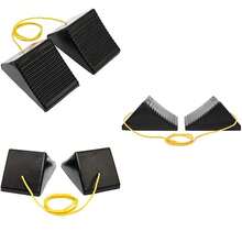 MaxxHaul 50012 - Calza de Rueda de Goma con Cuerda, 8 x 5 x 4 Pulgadas, Paquete de 2(MaxxHaul 50012- 8" x 5" x 4") - Multicolor - Ver 1