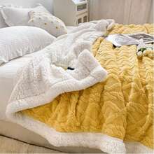 Manta de Doble Cara Blando al Tacto, Suave y Acolchonada - Aislante de Calor y Adecuada para Todas las Estaciones, Ideal para Momentos de Relax - Estilo Moderno y Minimalista con Colores Dopamina Vibrantes y Energizantes, que Iluminan Cualquier Espacio - Perfecta para el Sofa de la Sala, la Cama del Dormitorio, el Escritorio de la Oficina o Viajes - Altamente Versátil, para Crear Ambientes Acogedores y Regalo Inolvidable - Amarillo - Ver 6