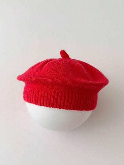 This Compact English Retro Street Style Beret, With A Knitted Artistic Style, Is Suitable For Autumn And Winter Seasons. It Is Both Versatile And Warm, Making It An Ideal Choice For Casual Occasions.