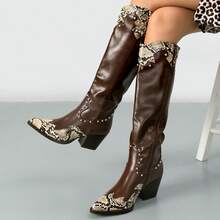 WEIDE Botas para mujer estilo vaquero con punta afilada, detalle imitación piel de serpiente, forro textil y cremallera lateral – Botas de moda retro con tacón medio y suela antideslizante - Marrón - Ver 1