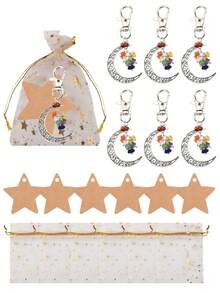 Zestaw prezentowy z 9/3-częściowym kryształowym brelokiem z księżycem, zawierający kolorowy kryształowy brelok z księżycem, kartkę z gwiazdą i białą woreczek organzowy o wymiarach 9 x 12 cm. Zawieszka z księżycem, prezent świąteczny z Bliskiego Wschodu, zestaw prezentowy na Ramadan. Nadaje się jako prezent na przyjęcie, dodatek lub pamiątka. Idealny na Eid al-Fitr, Ramadan, przyjęcia urodzinowe, spotkania rodzinne, imprezy w tematyce księżyca i gwiazd oraz dekoracje świąteczne. - Wielokolorowe - Zobacz 2