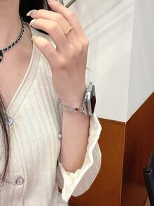 1PC Fashionable Metal Sparkle Diamond AppleWatch Band, Compatible With AppleWatch 38/40/41/42/44/45/46/49mm, Suitable For AppleWatch Series Ultra/SE/11/10/9/8/7/6/5/4/3/2/1. Adjustable Length For Easy Operation, Featuring Irregularly Arranged Sparkle Diamonds, Exuding Sophistication And Design Appeal. A Stylish Accessory Band Ideal For Women, Perfect For Holiday Gifting (Band Only, Watch Case Not Included)