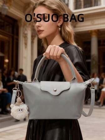 冬季，迷你新款时尚手提包采用撞色设计，尼龙防水面料单肩包、方形包和蔬菜篮包适合通勤上班、聚会和度假约会。尺寸：长：7.5 英寸 * 宽：2.4 英寸 * 高：3.9 英寸