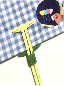 1件装五合一多功能缝纫尺，耐用塑料材质，适用于绗缝和拼布，精准定制测量工具，配有Nancy卷尺，缝纫卷尺，五合一英寸刻度尺，适用于缝纫、绗缝和裁剪，塑料滑块，适合作为沙特国庆日礼物、母亲节礼物，女性适用，便捷的裁剪工具，颜色和款式随机。 - 彩色 - 查看 20