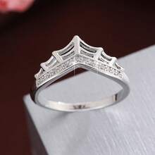 1枚时尚女士戒指，V形皇冠设计，镶嵌立方氧化锆石 - 彩色 - 查看 17