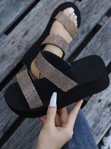 Women's Black & Gold Rhinestone Platform Sandals: Glam Shoes For Party & Daily Style Comfy Rhinestone Platform Sandals: Black & Gold Glam Shoes - Versatile For Dresses & Jeans Elevated Black & Gold Platform Sandals: Rhinestone Glam Shoes For Women 2025 Stylish Rhinestone Platform Sandals: Black & Gold Glam Shoes - Perfect For Summer Outings Casual Glam Platform Sandals: Black & Gold Rhinestone Shoes For Comfort & Fashion - 黑色 - 查看 1