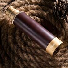 1支海盗主题单筒望远镜，30毫米物镜，12毫米目镜，三节可伸缩设计，10倍放大倍率，小巧便携，适合养蜂、观鸟、狩猎、钓鱼、露营等户外活动，也是理想的生日礼物。