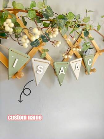 Banderín de triángulo de madera con nombre personalizado: Decoración de habitación de bebé estilo bohemio verde salvia